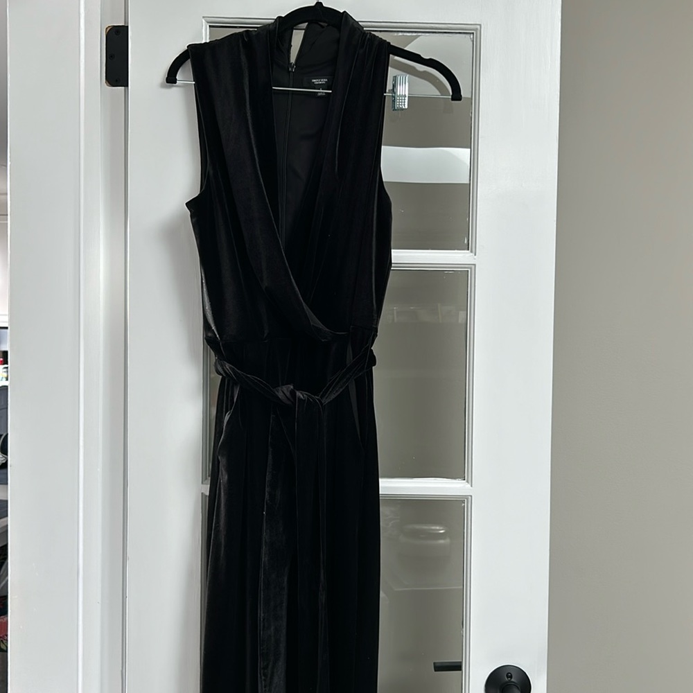 Simply Vera velvet pants jumpsuit. Sleeveless, detachable belt, wide leg.